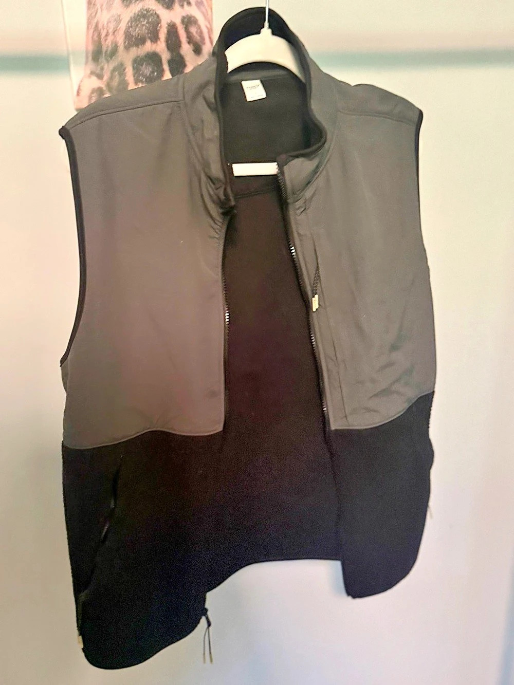 Old Navy Women's Black Fleece Vest